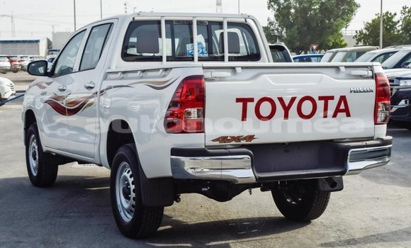 Buy Import Toyota Hilux White Car in Import - Dubai in Iles Buy Import Toyota Hilux White Car in Import - Dubai in Iles