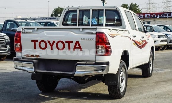 Buy Import Toyota Hilux White Car in Import - Dubai in Iles Buy Import Toyota Hilux White Car in Import - Dubai in Iles