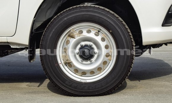 Buy Import Toyota Hilux White Car in Import - Dubai in Iles Buy Import Toyota Hilux White Car in Import - Dubai in Iles