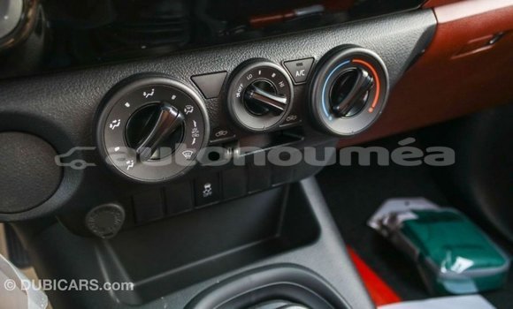 Acheter Import Voiture Toyota Hilux Blanc à Import - Dubai, Iles Acheter Import Voiture Toyota Hilux Blanc à Import - Dubai, Iles