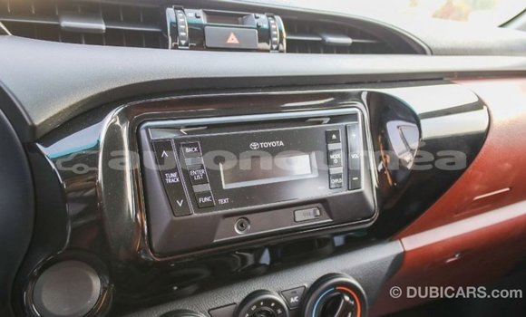 Acheter Import Voiture Toyota Hilux Blanc à Import - Dubai, Iles Acheter Import Voiture Toyota Hilux Blanc à Import - Dubai, Iles