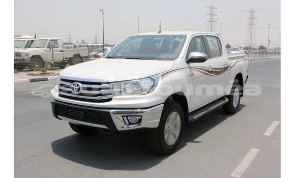 Acheter Import Voiture Toyota Hilux Blanc à Import - Dubai, Iles Acheter Import Voiture Toyota Hilux Blanc à Import - Dubai, Iles