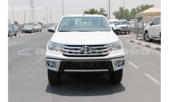 Acheter Import Voiture Toyota Hilux Blanc à Import - Dubai, Iles Acheter Import Voiture Toyota Hilux Blanc à Import - Dubai, Iles