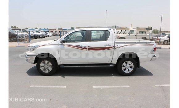 Acheter Import Voiture Toyota Hilux Blanc à Import - Dubai, Iles Acheter Import Voiture Toyota Hilux Blanc à Import - Dubai, Iles