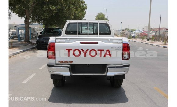 Acheter Import Voiture Toyota Hilux Blanc à Import - Dubai, Iles Acheter Import Voiture Toyota Hilux Blanc à Import - Dubai, Iles