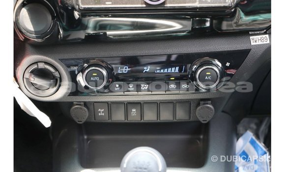 Acheter Import Voiture Toyota Hilux Blanc à Import - Dubai, Iles Acheter Import Voiture Toyota Hilux Blanc à Import - Dubai, Iles