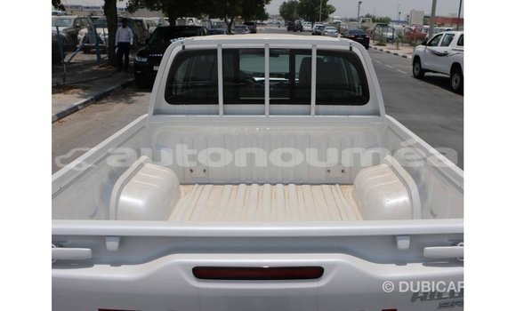 Acheter Import Voiture Toyota Hilux Blanc à Import - Dubai, Iles Acheter Import Voiture Toyota Hilux Blanc à Import - Dubai, Iles