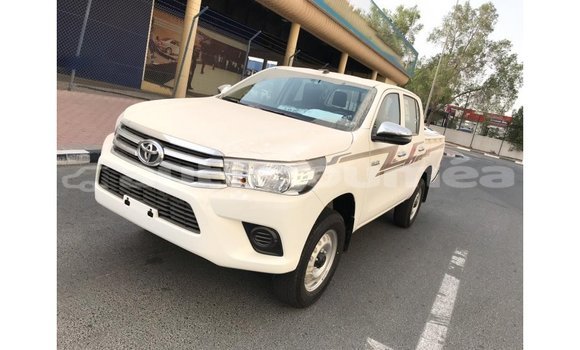 Acheter Import Voiture Toyota Hilux Blanc à Import - Dubai, Iles Acheter Import Voiture Toyota Hilux Blanc à Import - Dubai, Iles