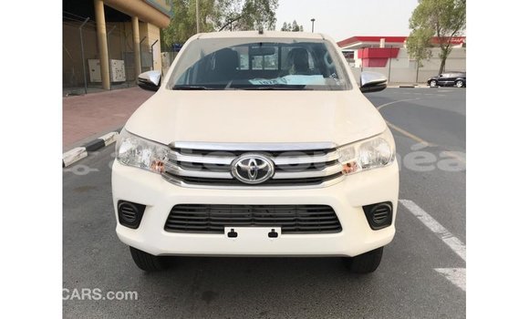 Acheter Import Voiture Toyota Hilux Blanc à Import - Dubai, Iles Acheter Import Voiture Toyota Hilux Blanc à Import - Dubai, Iles