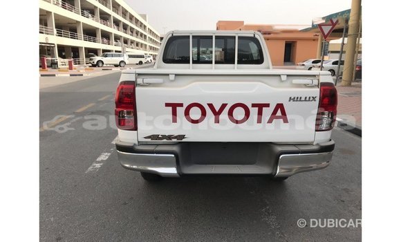 Acheter Import Voiture Toyota Hilux Blanc à Import - Dubai, Iles Acheter Import Voiture Toyota Hilux Blanc à Import - Dubai, Iles