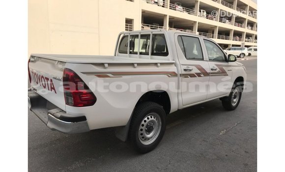Acheter Import Voiture Toyota Hilux Blanc à Import - Dubai, Iles Acheter Import Voiture Toyota Hilux Blanc à Import - Dubai, Iles