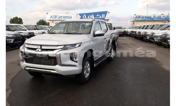 Buy Import Mitsubishi L200 White Car in Import - Dubai in Iles Buy Import Mitsubishi L200 White Car in Import - Dubai in Iles
