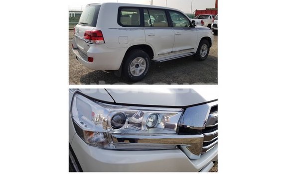 Buy Import Toyota Land Cruiser White Car in Import - Dubai in Iles Buy Import Toyota Land Cruiser White Car in Import - Dubai in Iles
