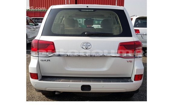 Buy Import Toyota Land Cruiser White Car in Import - Dubai in Iles Buy Import Toyota Land Cruiser White Car in Import - Dubai in Iles