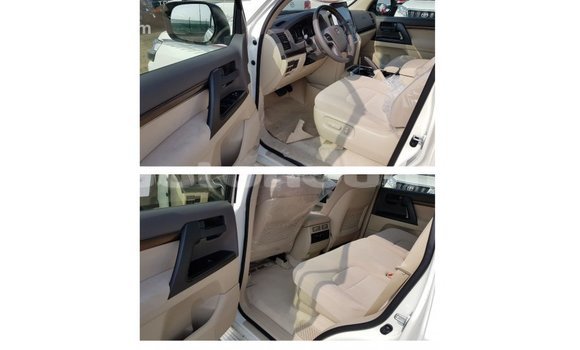 Buy Import Toyota Land Cruiser White Car in Import - Dubai in Iles Buy Import Toyota Land Cruiser White Car in Import - Dubai in Iles