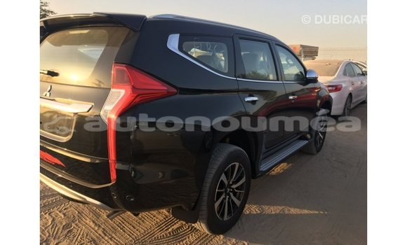 Buy Import Mitsubishi Montero Black Car in Import - Dubai in Iles