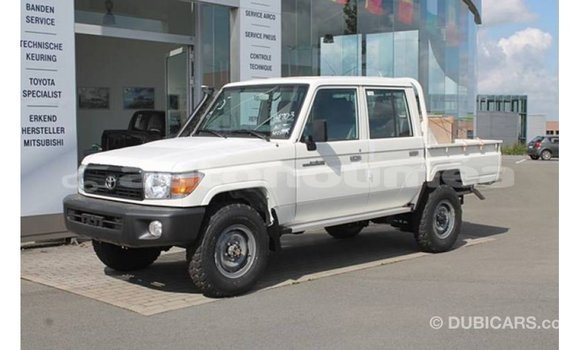 Buy Import Toyota Land Cruiser White Car in Import - Dubai in Iles Buy Import Toyota Land Cruiser White Car in Import - Dubai in Iles
