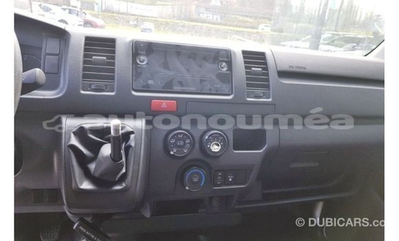 Acheter Import Voiture Toyota Hiace Blanc à Import - Dubai, Iles Acheter Import Voiture Toyota Hiace Blanc à Import - Dubai, Iles