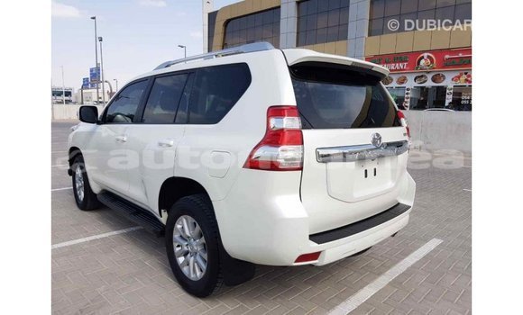 Acheter Import Voiture Toyota Prado Blanc à Import - Dubai, Iles Acheter Import Voiture Toyota Prado Blanc à Import - Dubai, Iles