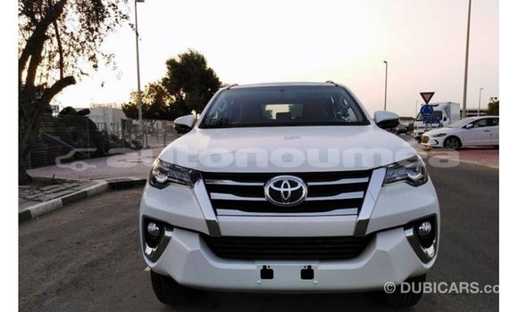 Acheter Import Voiture Toyota Fortuner Blanc à Import - Dubai, Iles Acheter Import Voiture Toyota Fortuner Blanc à Import - Dubai, Iles