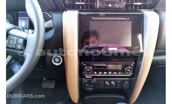 Acheter Import Voiture Toyota Fortuner Blanc à Import - Dubai, Iles Acheter Import Voiture Toyota Fortuner Blanc à Import - Dubai, Iles