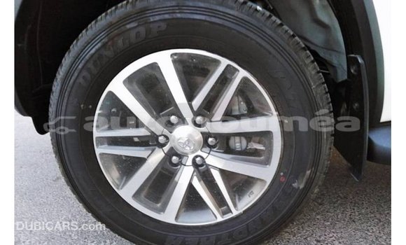 Acheter Import Voiture Toyota Fortuner Blanc à Import - Dubai, Iles Acheter Import Voiture Toyota Fortuner Blanc à Import - Dubai, Iles