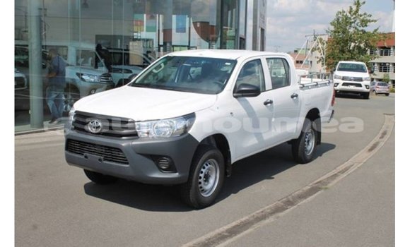 Buy Import Toyota Hilux White Car in Import - Dubai in Iles Buy Import Toyota Hilux White Car in Import - Dubai in Iles
