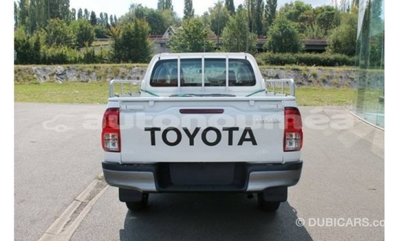 Buy Import Toyota Hilux White Car in Import - Dubai in Iles Buy Import Toyota Hilux White Car in Import - Dubai in Iles