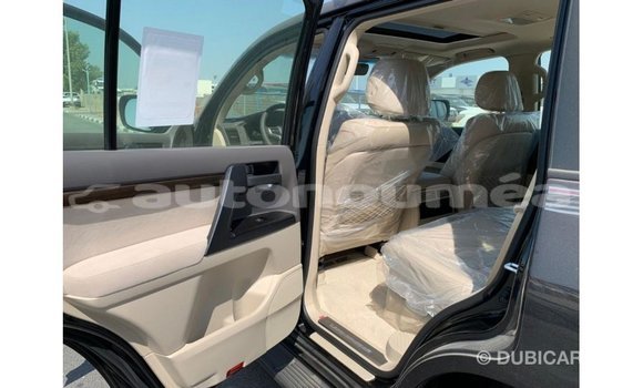Buy Import Toyota Land Cruiser Black Car in Import - Dubai in Iles Buy Import Toyota Land Cruiser Black Car in Import - Dubai in Iles