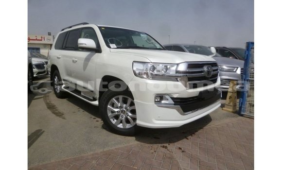 Acheter Import Voiture Toyota Land Cruiser Blanc à Import - Dubai, Iles Acheter Import Voiture Toyota Land Cruiser Blanc à Import - Dubai, Iles