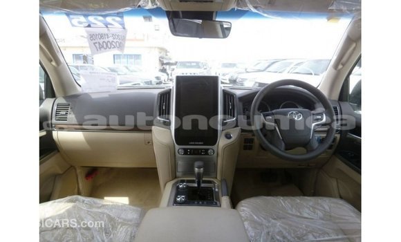 Acheter Import Voiture Toyota Land Cruiser Blanc à Import - Dubai, Iles Acheter Import Voiture Toyota Land Cruiser Blanc à Import - Dubai, Iles