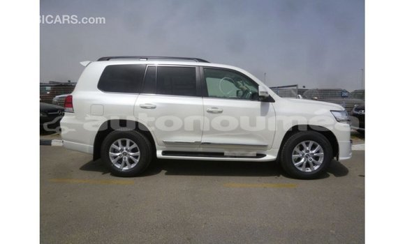 Acheter Import Voiture Toyota Land Cruiser Blanc à Import - Dubai, Iles Acheter Import Voiture Toyota Land Cruiser Blanc à Import - Dubai, Iles