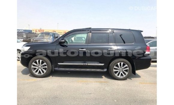 Acheter Import Voiture Toyota Land Cruiser Noir à Import - Dubai, Iles Acheter Import Voiture Toyota Land Cruiser Noir à Import - Dubai, Iles