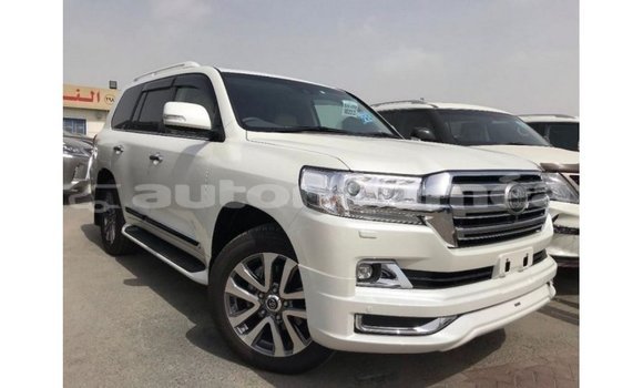 Acheter Import Voiture Toyota Land Cruiser Blanc à Import - Dubai, Iles Acheter Import Voiture Toyota Land Cruiser Blanc à Import - Dubai, Iles