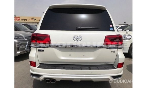 Acheter Import Voiture Toyota Land Cruiser Blanc à Import - Dubai, Iles Acheter Import Voiture Toyota Land Cruiser Blanc à Import - Dubai, Iles
