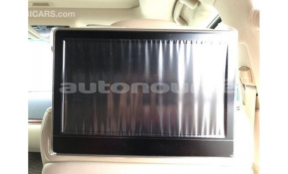 Acheter Import Voiture Toyota Land Cruiser Blanc à Import - Dubai, Iles Acheter Import Voiture Toyota Land Cruiser Blanc à Import - Dubai, Iles