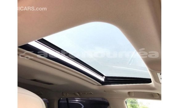 Acheter Import Voiture Toyota Land Cruiser Blanc à Import - Dubai, Iles Acheter Import Voiture Toyota Land Cruiser Blanc à Import - Dubai, Iles