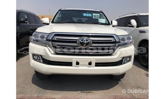 Acheter Import Voiture Toyota Land Cruiser Blanc à Import - Dubai, Iles Acheter Import Voiture Toyota Land Cruiser Blanc à Import - Dubai, Iles