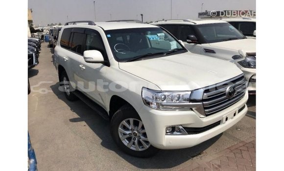 Acheter Import Voiture Toyota Land Cruiser Blanc à Import - Dubai, Iles Acheter Import Voiture Toyota Land Cruiser Blanc à Import - Dubai, Iles