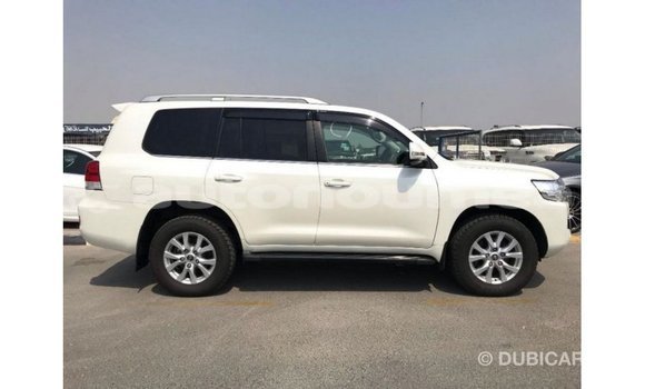 Acheter Import Voiture Toyota Land Cruiser Blanc à Import - Dubai, Iles Acheter Import Voiture Toyota Land Cruiser Blanc à Import - Dubai, Iles