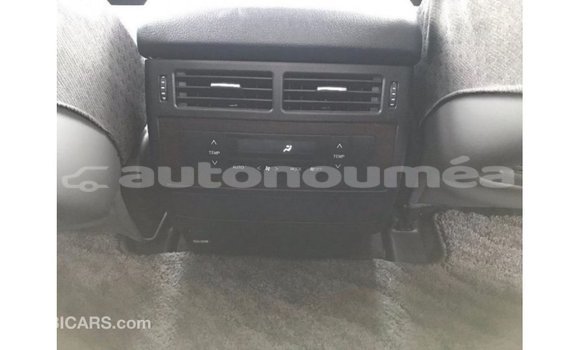 Acheter Import Voiture Toyota Land Cruiser Blanc à Import - Dubai, Iles Acheter Import Voiture Toyota Land Cruiser Blanc à Import - Dubai, Iles