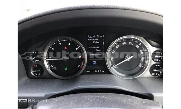 Acheter Import Voiture Toyota Land Cruiser Blanc à Import - Dubai, Iles Acheter Import Voiture Toyota Land Cruiser Blanc à Import - Dubai, Iles