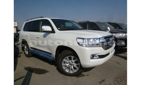 Buy Import Toyota Land Cruiser White Car in Import - Dubai in Iles Buy Import Toyota Land Cruiser White Car in Import - Dubai in Iles