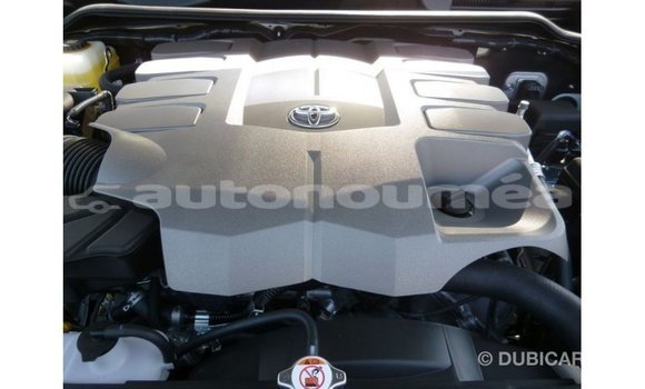 Buy Import Toyota Land Cruiser White Car in Import - Dubai in Iles Buy Import Toyota Land Cruiser White Car in Import - Dubai in Iles