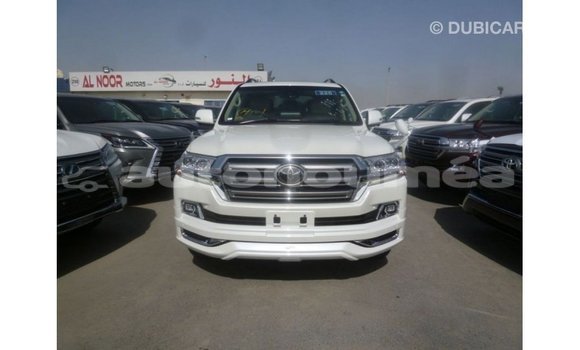 Acheter Import Voiture Toyota Land Cruiser Blanc à Import - Dubai, Iles Acheter Import Voiture Toyota Land Cruiser Blanc à Import - Dubai, Iles
