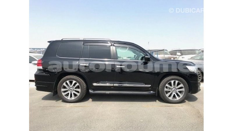 Big with watermark toyota land cruiser iles import dubai 3104