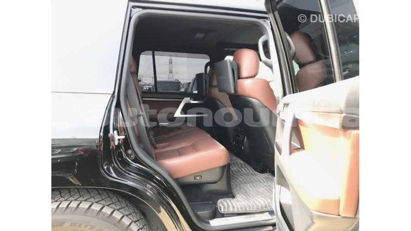 Big with watermark toyota land cruiser iles import dubai 3104