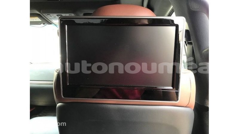 Big with watermark toyota land cruiser iles import dubai 3104
