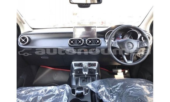 Acheter Import Voiture Mercedes-Benz 250 Noir à Import - Dubai, Iles Acheter Import Voiture Mercedes-Benz 250 Noir à Import - Dubai, Iles