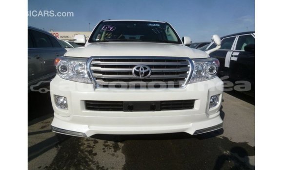 Acheter Import Voiture Toyota Land Cruiser Blanc à Import - Dubai, Iles Acheter Import Voiture Toyota Land Cruiser Blanc à Import - Dubai, Iles